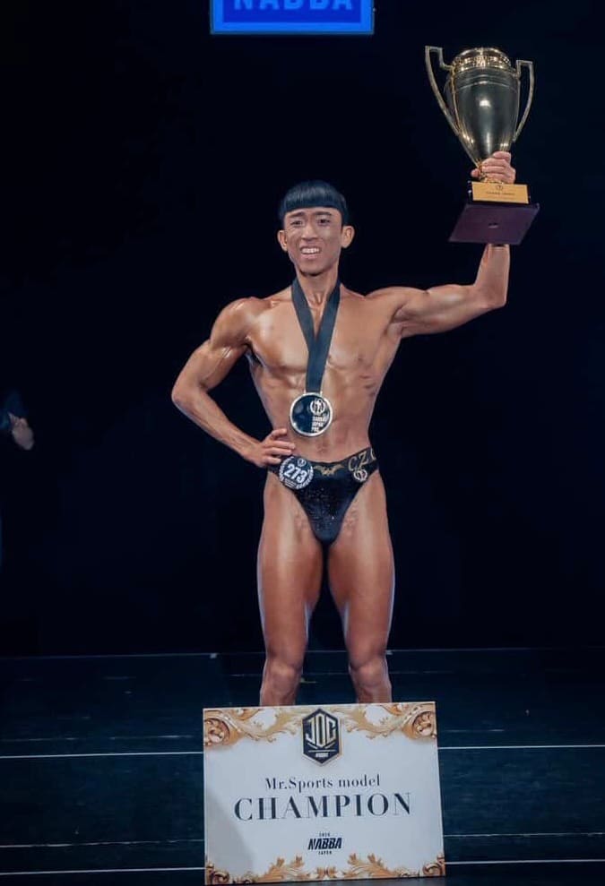 NABBA JOC チャンピオン優勝時の亀田 純次 トレーナー